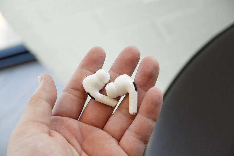 Apple Airpods Pro Earbuds